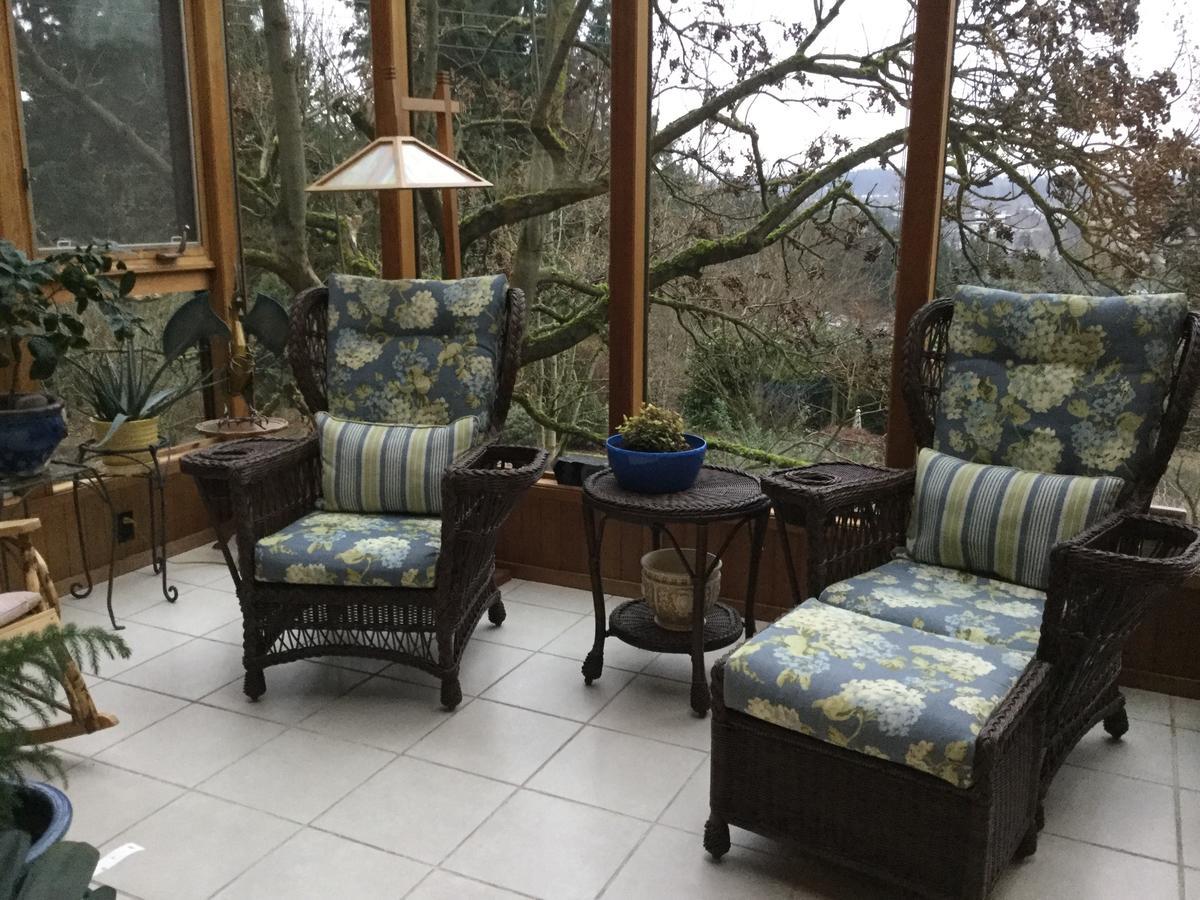 A Cascade View Bed And Breakfast Белвью Экстерьер фото